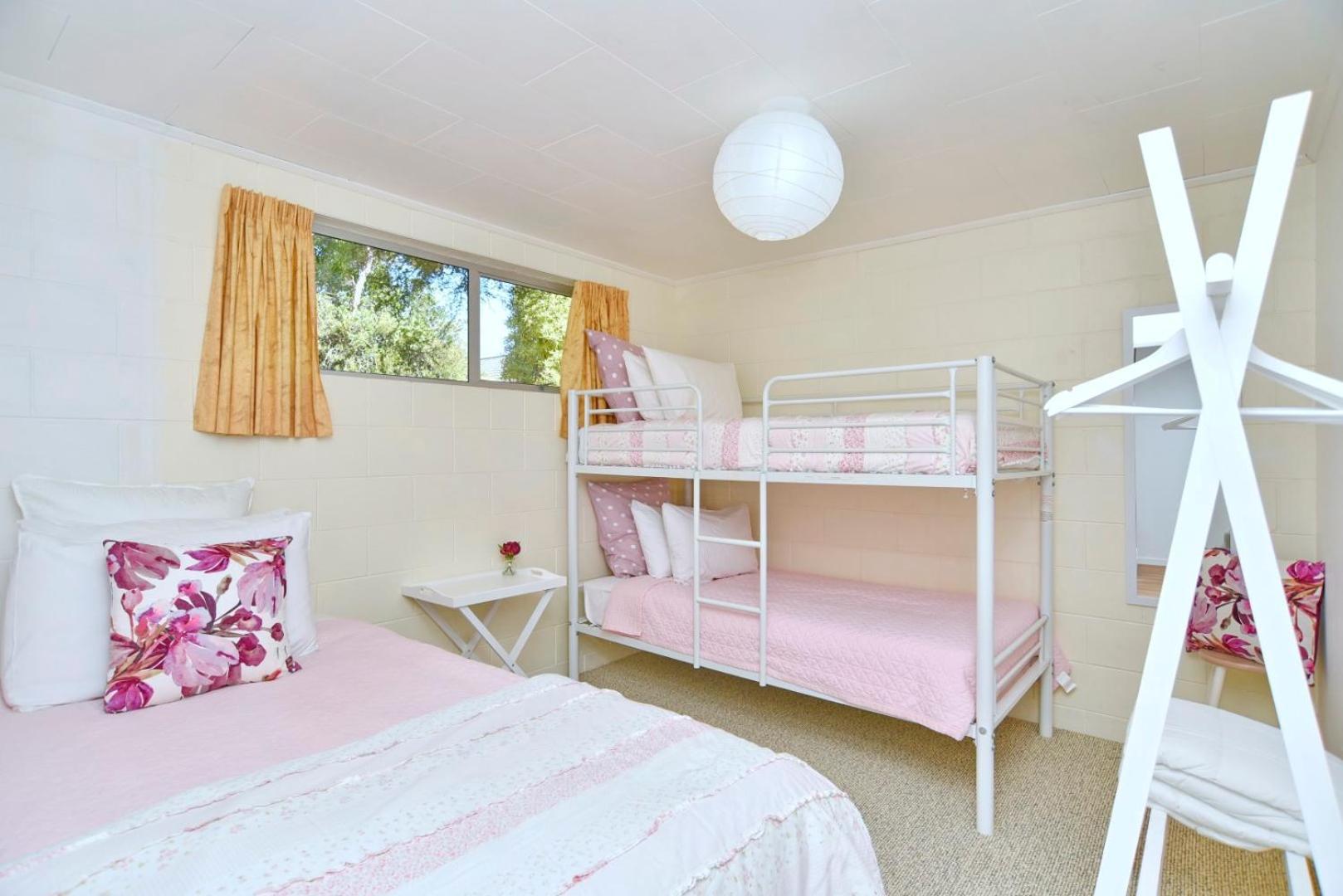 Akaroa Harbour View - Christchurch Holiday Homes Bagian luar foto
